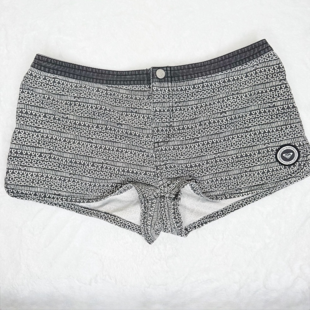 Roxy VTG Y2K Black and White Athletic Shorts with Geometric Pattern Small